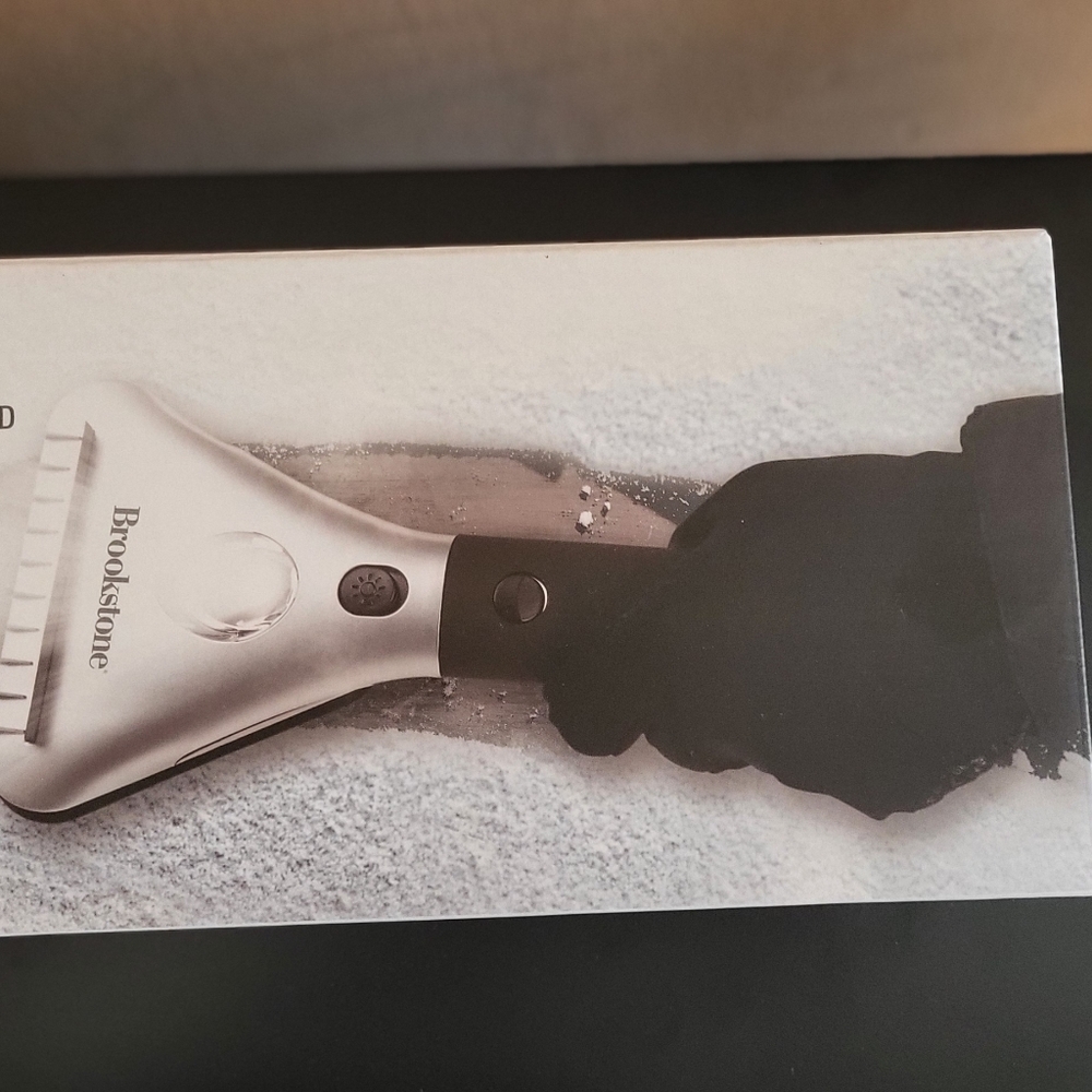 Electric windshield scraper